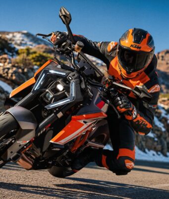 2026 KTM 1390 Super Duke RR Limited Edition knee down