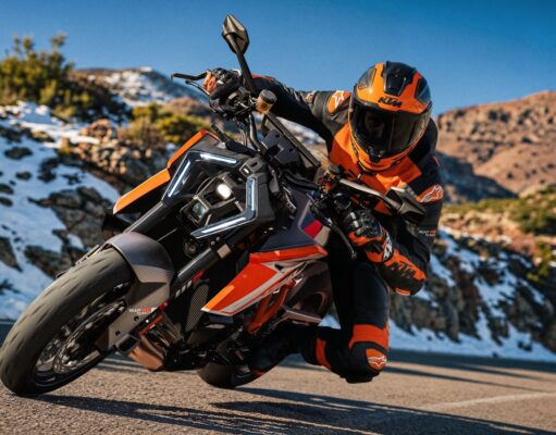 2026 KTM 1390 Super Duke RR Limited Edition knee down