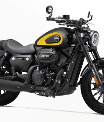 2026 Keeway V302C in Yellow