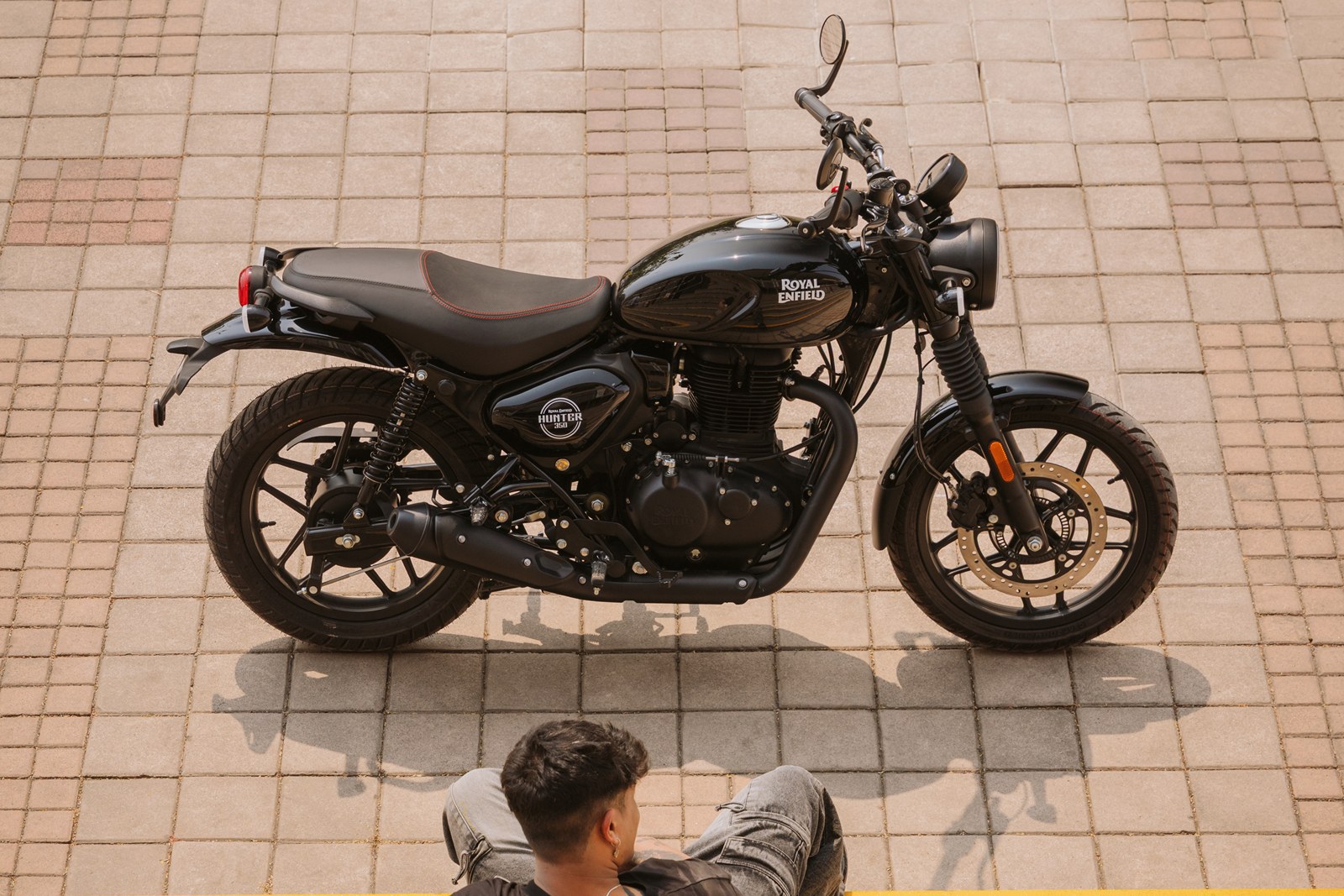 New Hunter 350 Base Premium Tarmac Black