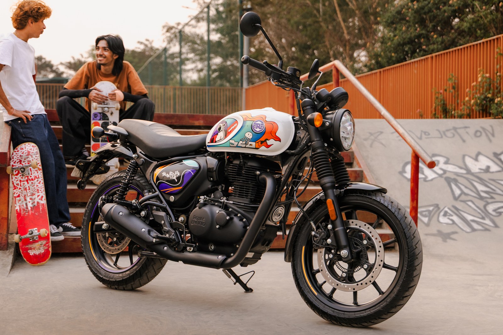 New Hunter 350 Moonshot White