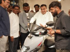 Nitin Gadkari inaugurates Simple Energy’s first Nagpur store