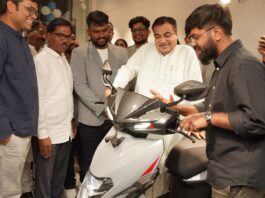 Nitin Gadkari inaugurates Simple Energy’s first Nagpur store