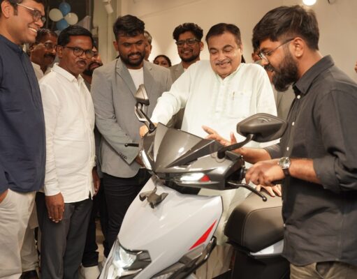 Nitin Gadkari inaugurates Simple Energy’s first Nagpur store