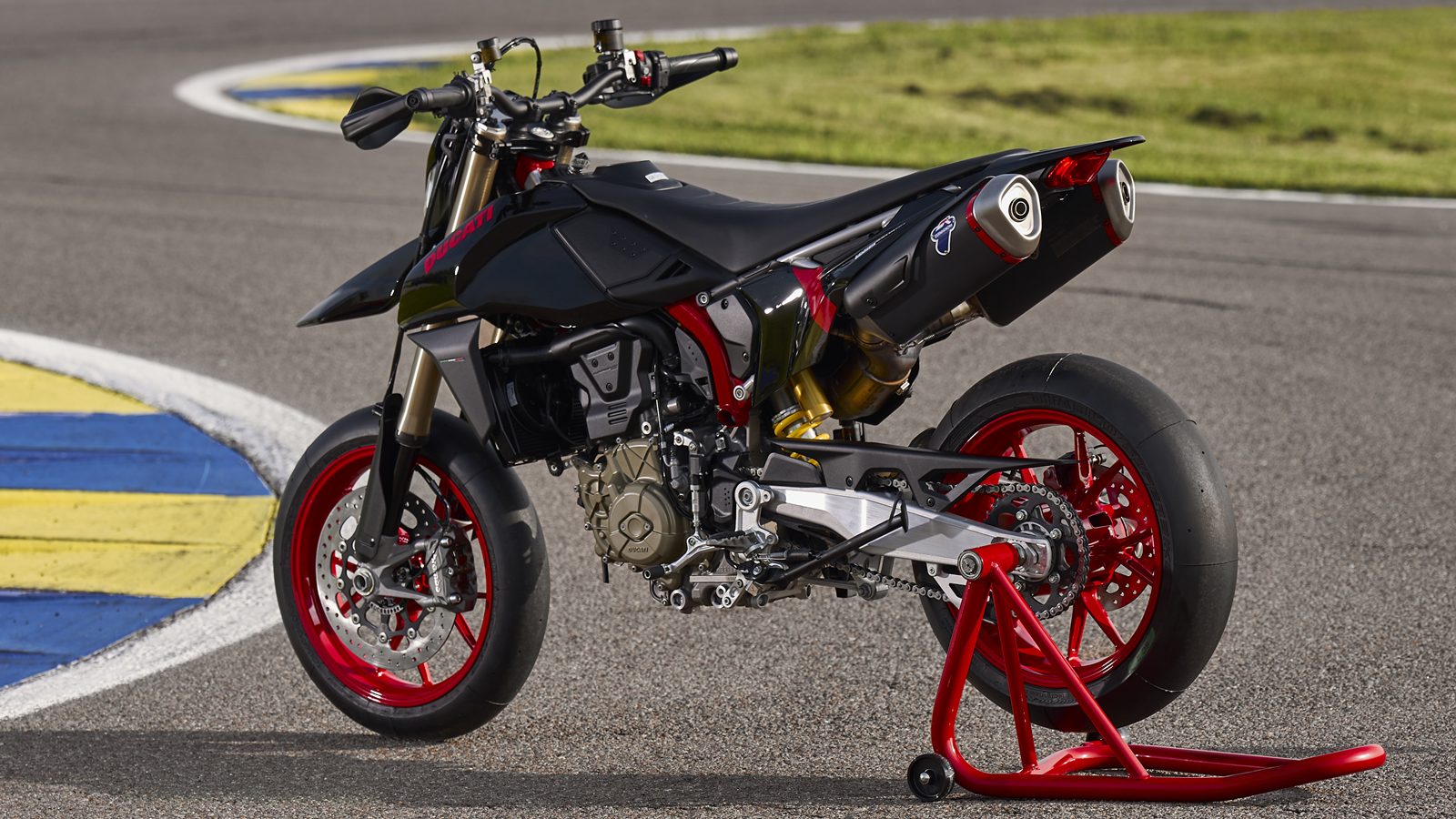 2027 Ducati Hypermotard 698 Mono Nera