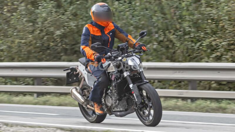 Twin-Cylinder KTM Duke Spied 490 or 690