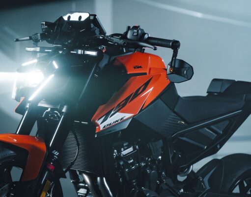 2027 KTM 790 DUKE front view