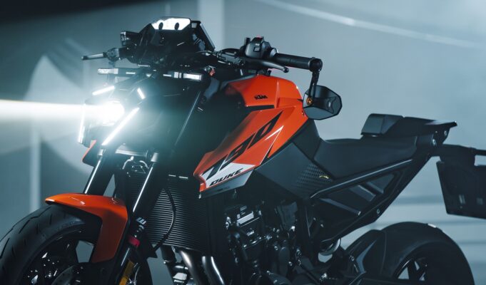 2027 KTM 790 DUKE front view