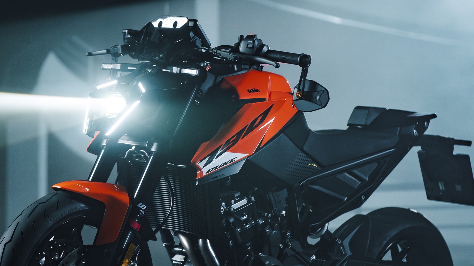 2027 KTM 790 DUKE front view