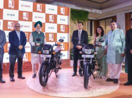 Hero MotoCorp Flex Fuel Splendor+ and HF Deluxe E85 Models Unveiled in India