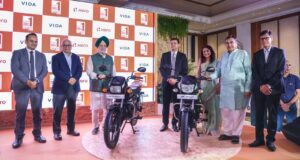 Hero MotoCorp Flex Fuel Splendor+ and HF Deluxe E85 Models Unveiled in India