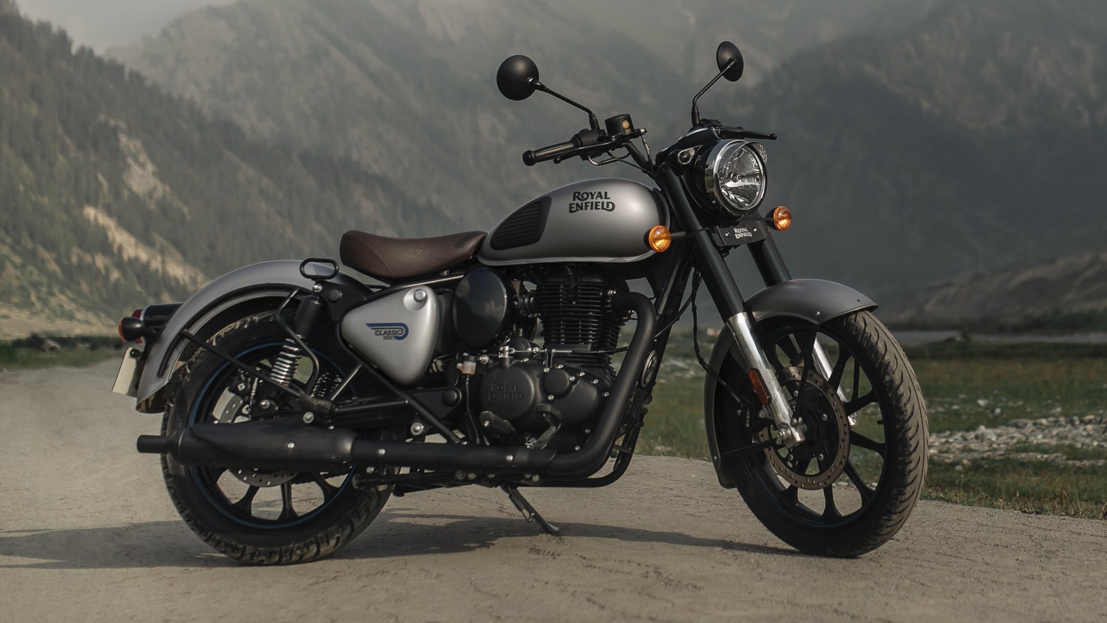 Classic 350 with Slipper Clutch and USB C charging port