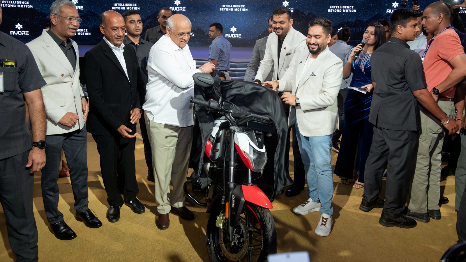 Hon’ble Gujarat Chief Minister Shri Bhupendra Patel unveiling the EX Series by Avore Electric