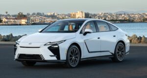Lexus ES 350h Launched in India