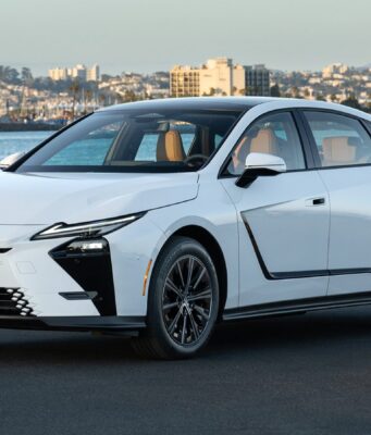 Lexus ES 350h Launched in India: New Hybrid Sedan Priced From Rs 66.10 Lakh Lexus ES 350h Launched in India