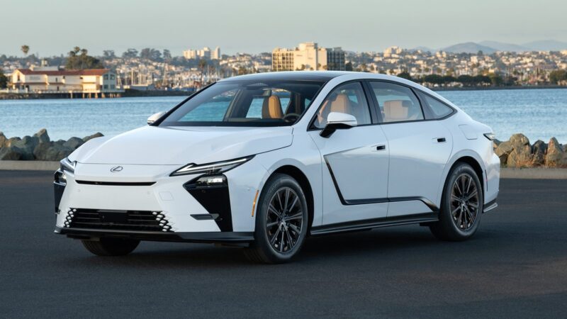 Lexus ES 350h Launched in India