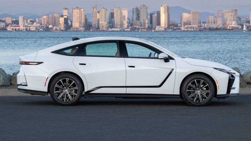 Lexus ES 350h Left Profile