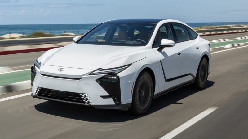 Lexus ES 350h driving
