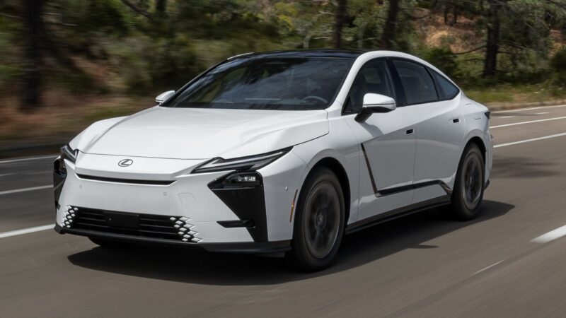 Lexus ES 350h on road