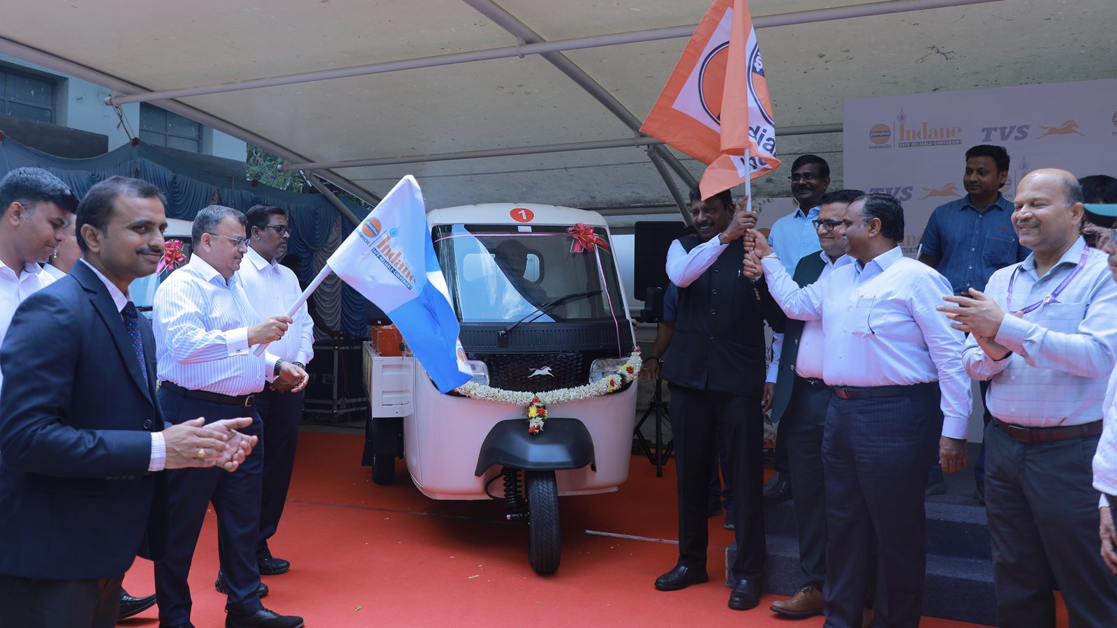 TVS and IndianOil Partner up to carry Indane Gas cylinder TVS and IndianOil Partner up to carry Indane Gas cylinder