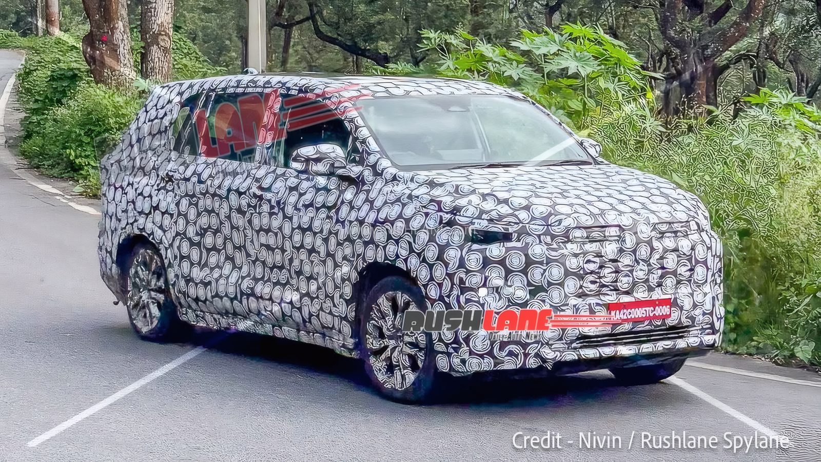 Toyota Innova Hycross facelift to look like new Hilux