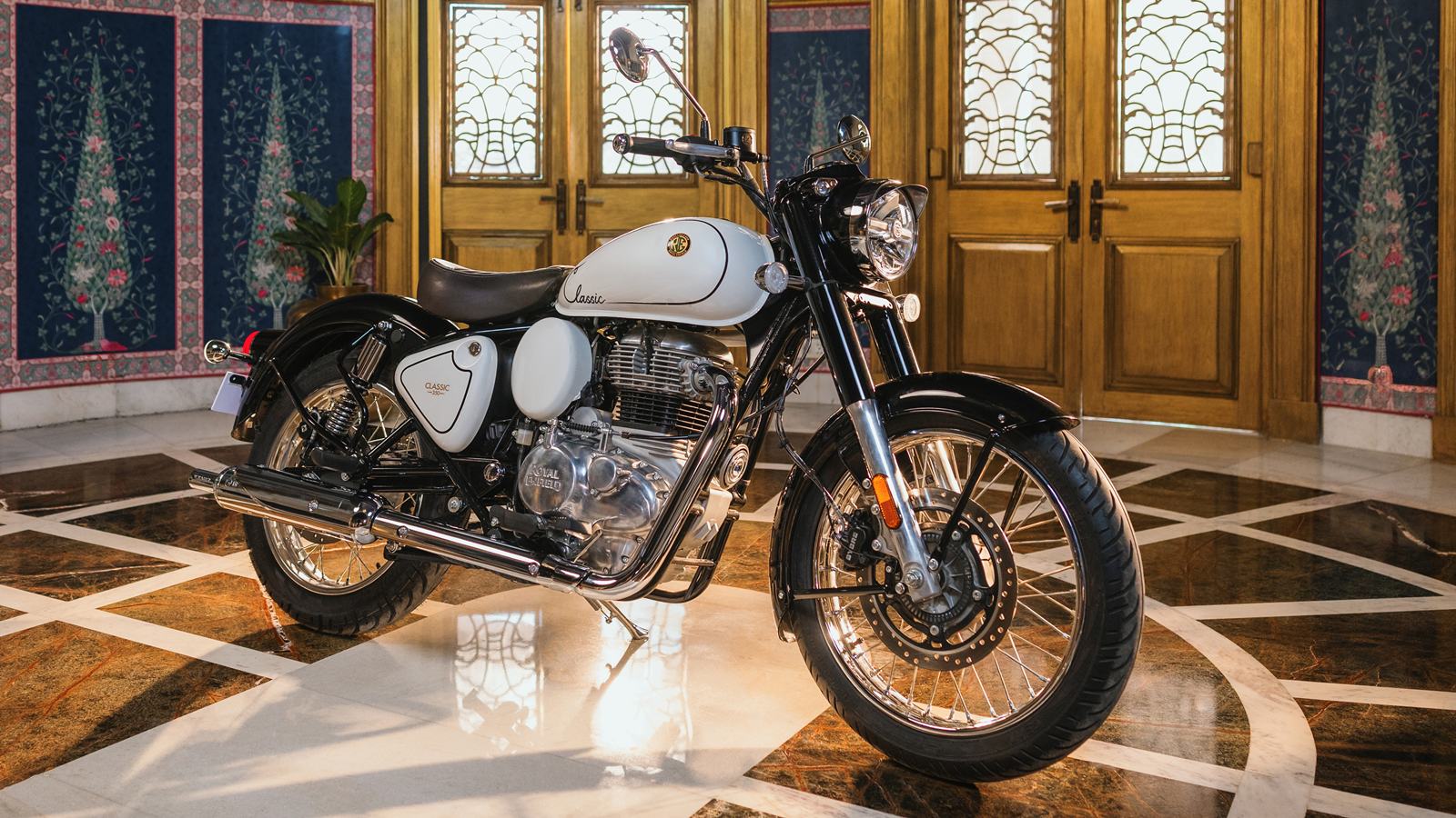 Royal Enfield Classic 350 Signature White